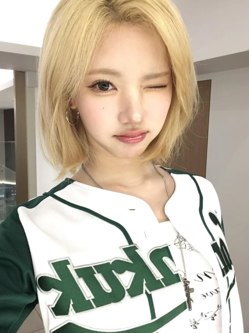260519-jiwoo-weverse-update-v0-bjk9k32q542h1.webp