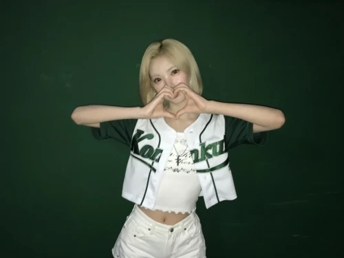 260519-jiwoo-weverse-update-v0-ogx7le2q542h1.webp