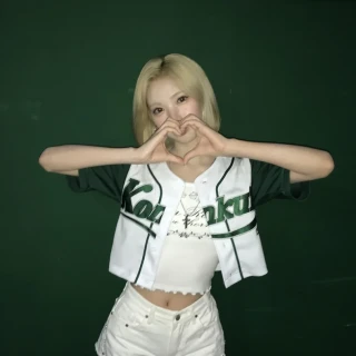 260519-jiwoo-weverse-update-v0-ogx7le2q542h1