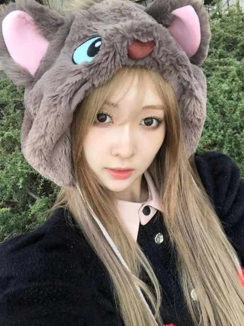 260519-miu-instagram-update-v0-tqz5jrq6832h1.webp