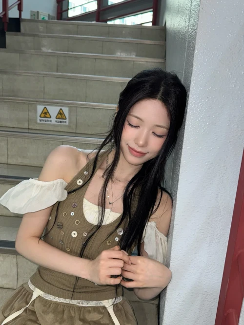 260519-rescene-plus-chat-update-with-zena-you-shake-me-up-v0-aqdyeoerk62h1.webp