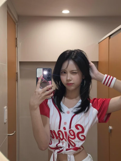 260520-carmen-weverse-update-v0-65i7qh1iza2h1.webp