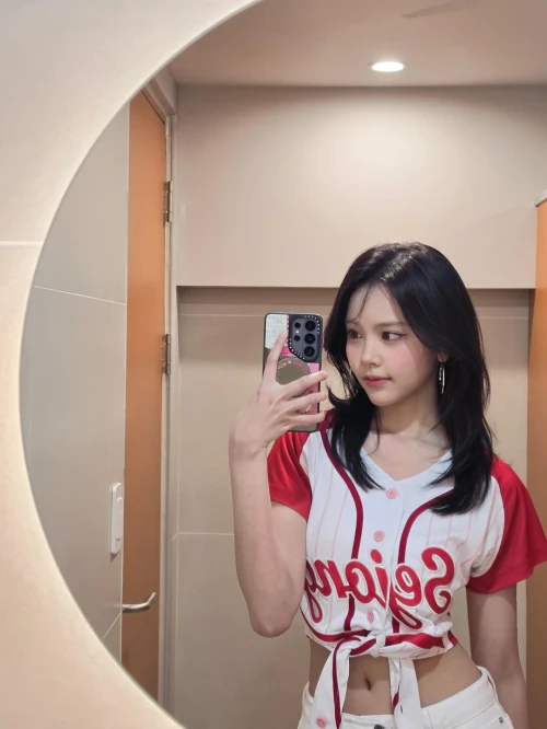 260520-carmen-weverse-update-v0-kpkkch1iza2h1.webp