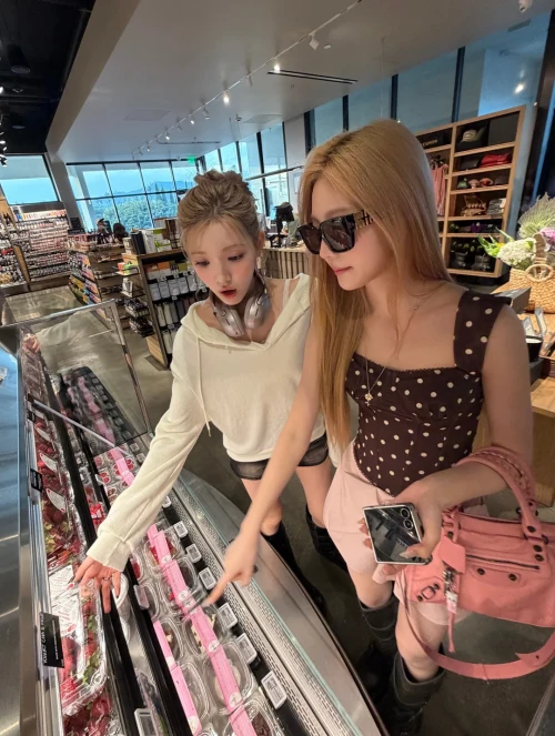 260520-hearts2hearts-instagram-update-v0-3a3oo355i92h1.webp