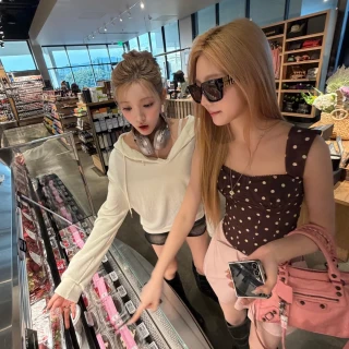 260520-hearts2hearts-instagram-update-v0-3a3oo355i92h1