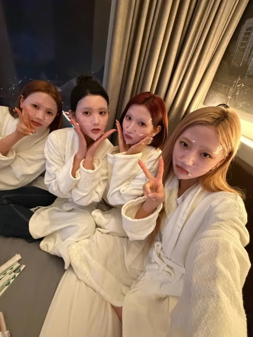 260520-hearts2hearts-instagram-update-v0-iq2xl845i92h1.webp