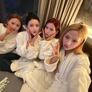 260520-hearts2hearts-instagram-update-v0-iq2xl845i92h1