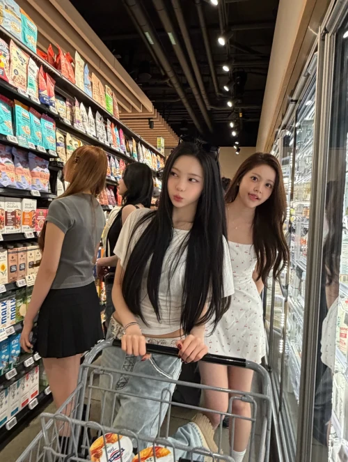 260520-hearts2hearts-instagram-update-v0-qjjod945i92h1.webp