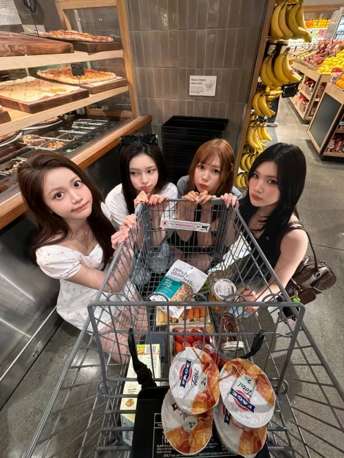 260520-hearts2hearts-instagram-update-v0-z90ci945i92h1.webp
