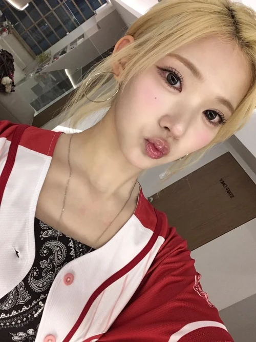 260520-jiwoo-weverse-update-v0-dmphio7dhb2h1.webp