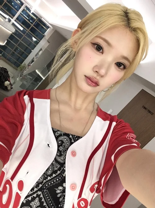 260520-jiwoo-weverse-update-v0-jiohpq7dhb2h1.webp