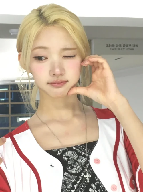 260520-jiwoo-weverse-update-v0-knlaxs7dhb2h1.webp