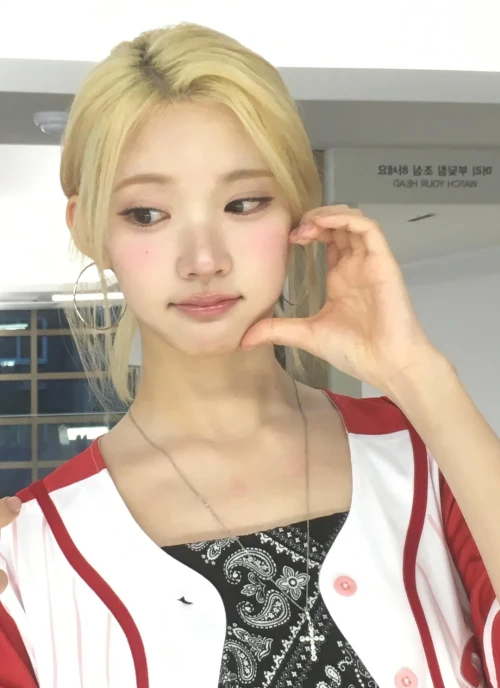 260520-jiwoo-weverse-update-v0-mr8o4q7dhb2h1.webp