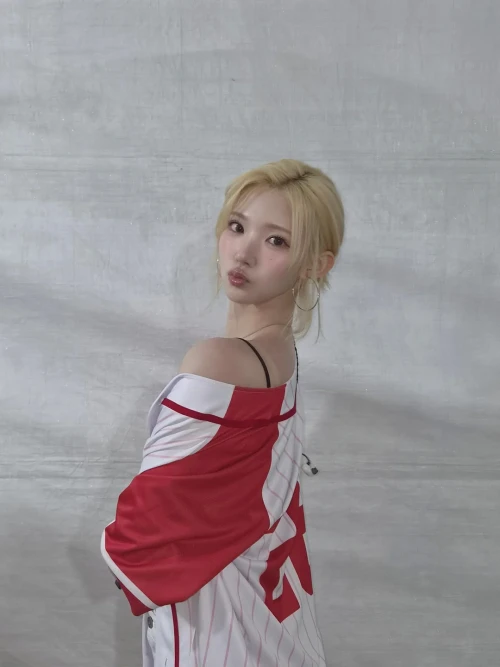 260520-jiwoo-weverse-update-v0-zo1jpp7dhb2h1.webp