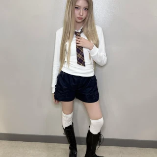 260520-kiiikiii-official-instagram-update-with-haum-cut-see-v0-vk4m56uoqa2h1