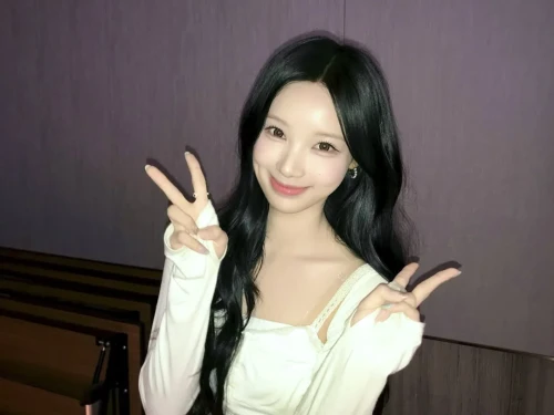 260520-rescene-instagram-update-with-woni-like-that-mood-v0-lytfvmdxva2h1.webp