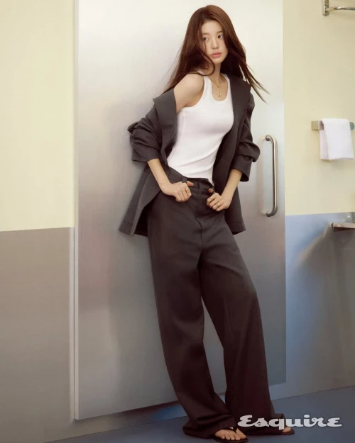 260520-wonyoung-esquire-korea-x-bvlgari-june-2026-issue-v0-c6c7b8gy0a2h1.webp