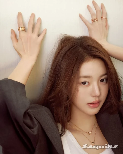 260520-wonyoung-esquire-korea-x-bvlgari-june-2026-issue-v0-f0oux2xy0a2h1.webp