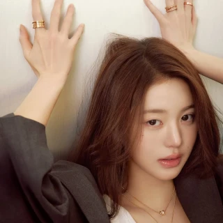 260520-wonyoung-esquire-korea-x-bvlgari-june-2026-issue-v0-f0oux2xy0a2h1