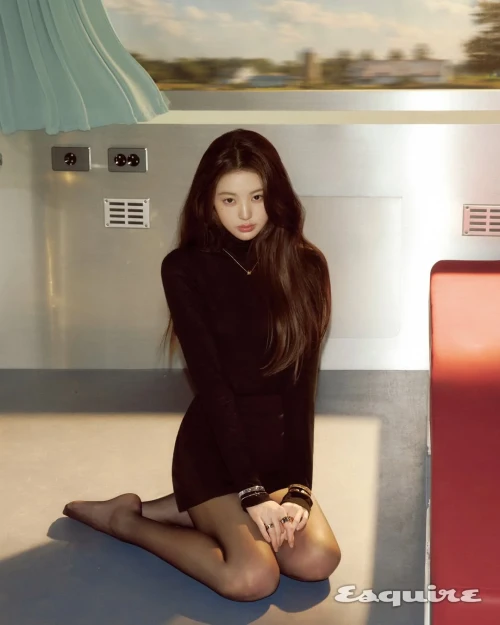 260520-wonyoung-esquire-korea-x-bvlgari-june-2026-issue-v0-kqnnduky0a2h1.webp