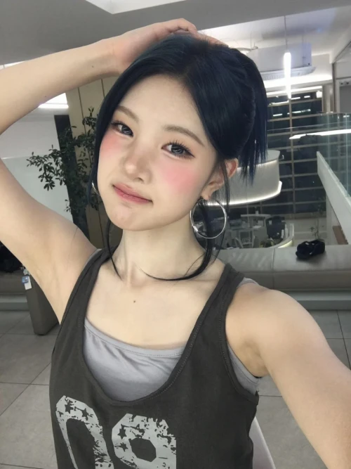 260521-juun-weverse-update-v0-i6srld4qre2h1.webp