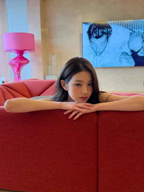 260521-wonyoung-instagram-update-v0-688nkzcvuf2h1.webp