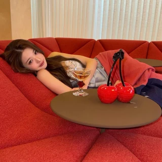 260521-wonyoung-instagram-update-v0-aci1wycvuf2h1