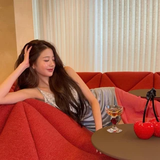 260521-wonyoung-instagram-update-v0-d066y0dvuf2h1