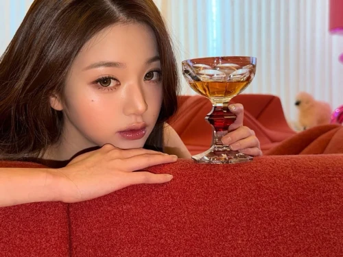260521-wonyoung-instagram-update-v0-fykaa0dvuf2h1.webp