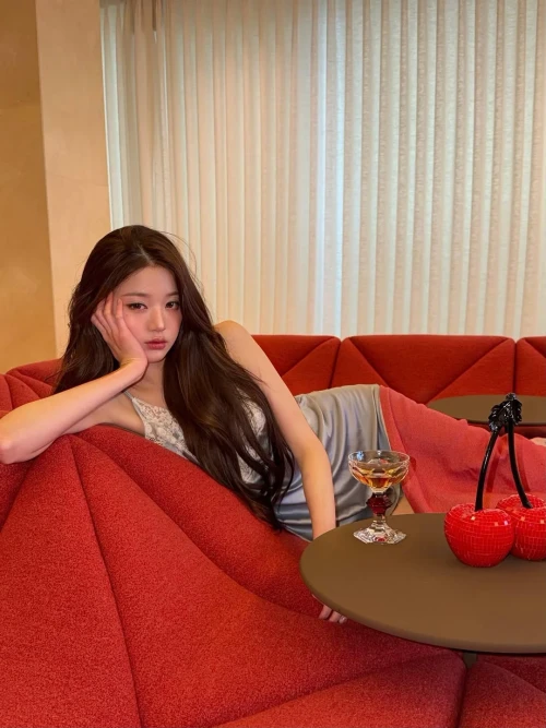 260521-wonyoung-instagram-update-v0-hnz2oycvuf2h1.webp
