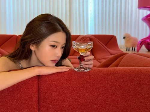 260521-wonyoung-instagram-update-v0-vcev4zcvuf2h1.webp