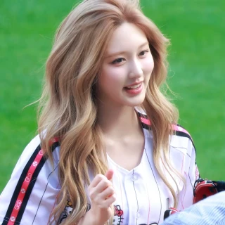 250527-gaeul-v0-2tze6z8q5g2h1