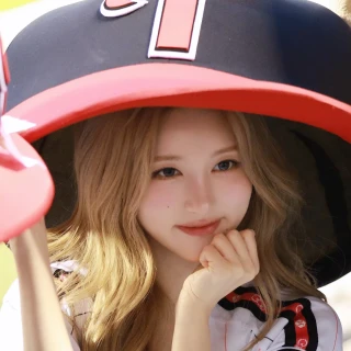 250527-gaeul-v0-owlz1v0q5g2h1