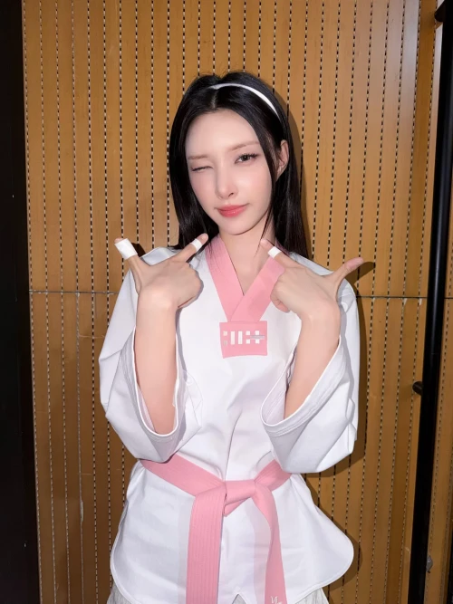 260521-yunah-v0-7vhfx4w36i2h1.webp