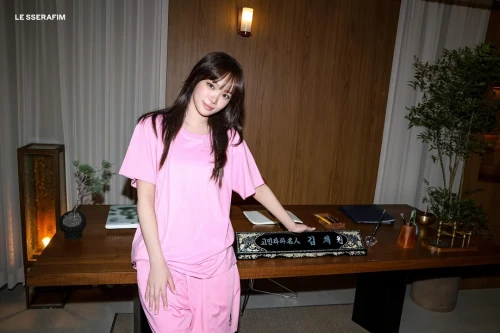 260522-le-sserafim-boompala-mv-photo-sketch-chaewon-v0-276hdk8afo2h1.webp