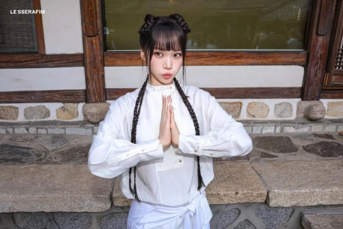 260522-le-sserafim-boompala-mv-photo-sketch-chaewon-v0-schqwm8afo2h1.webp