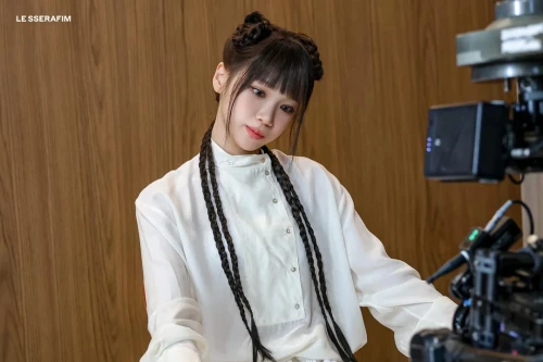 260522-le-sserafim-boompala-mv-photo-sketch-chaewon-v0-zsafhn8afo2h1.webp