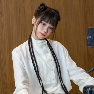 260522-le-sserafim-boompala-mv-photo-sketch-chaewon-v0-zsafhn8afo2h1