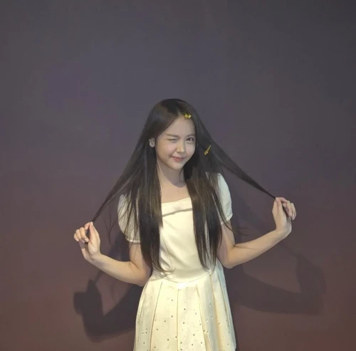 250530-carmen-instagram-v0-tgpugaj9ar2h1.webp