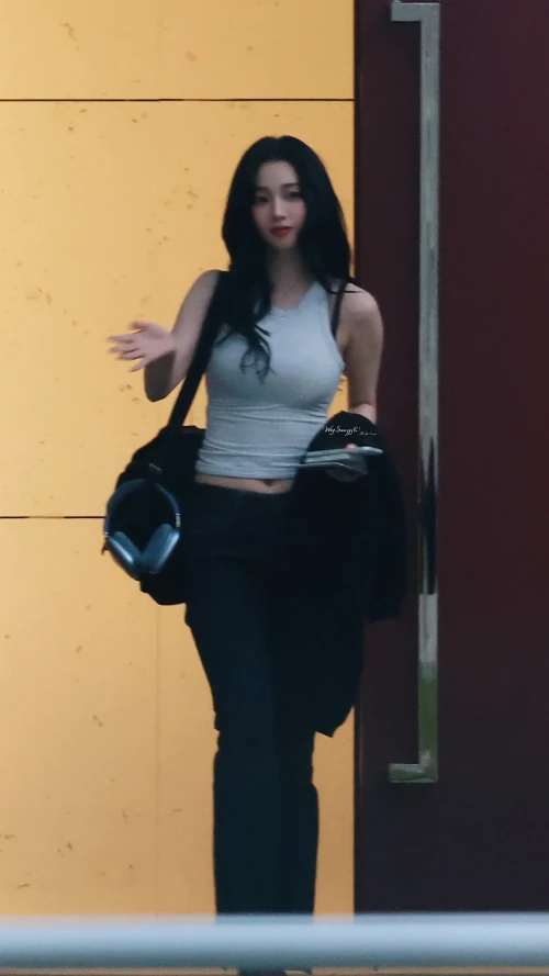 250928-karina-v0-6fud6clutk2h1.webp