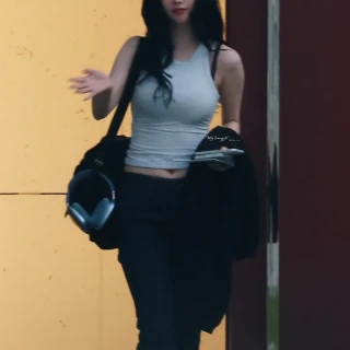250928-karina-v0-6fud6clutk2h1