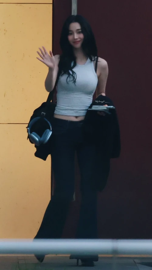 250928-karina-v0-w5jfexgutk2h1.webp