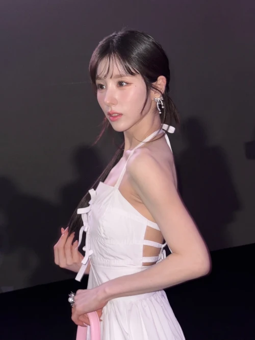 251010-heejin-v0-l5mq7luxdq2h1.webp