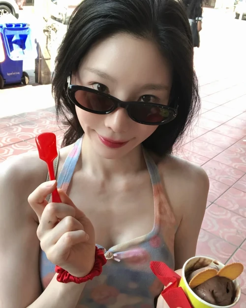260511-taeyeon-ig-update-v0-xju82q7jkf2h1.webp