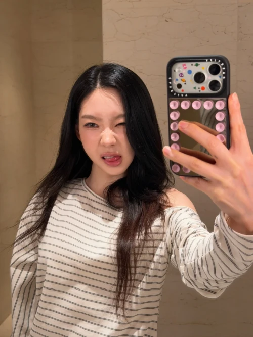 260512-taeyeon-ig-update-v0-nno56679jf2h1.webp