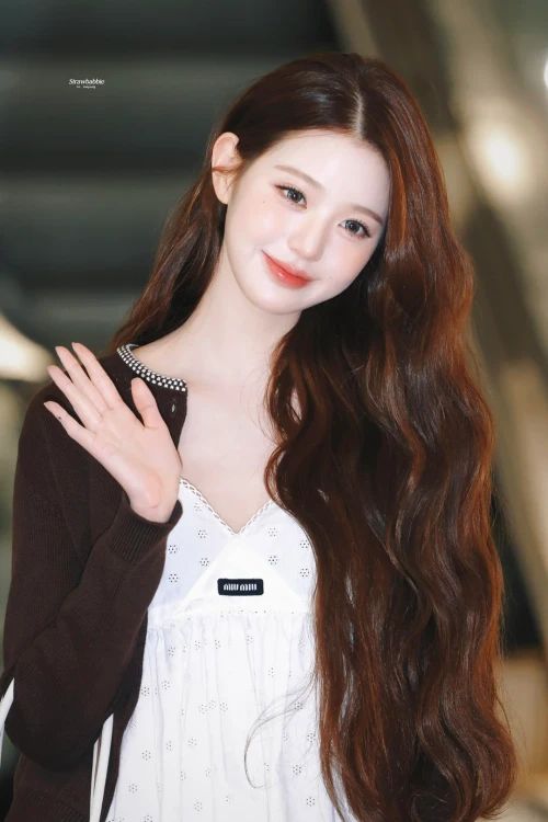260513-wonyoung-v0-zcrxqoudlx2h1.webp