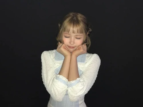 260517-ye-on-weverse-update-v0-g2utct313p1h1.webp