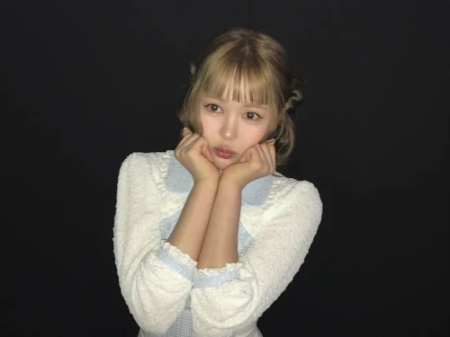 260517-ye-on-weverse-update-v0-uiz49u313p1h1.webp
