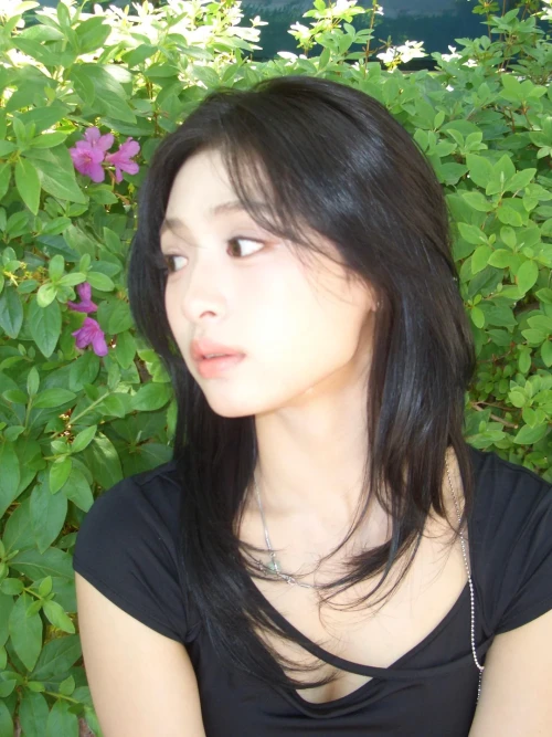 260522-ahyeon-weverse-update-v0-6irmpmzyap2h1.webp