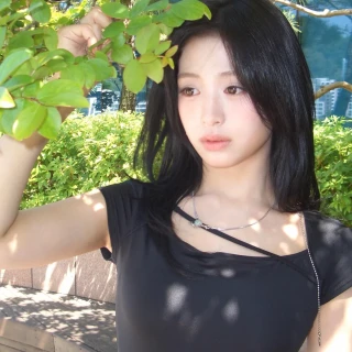 260522-ahyeon-weverse-update-v0-8e78lmzyap2h1